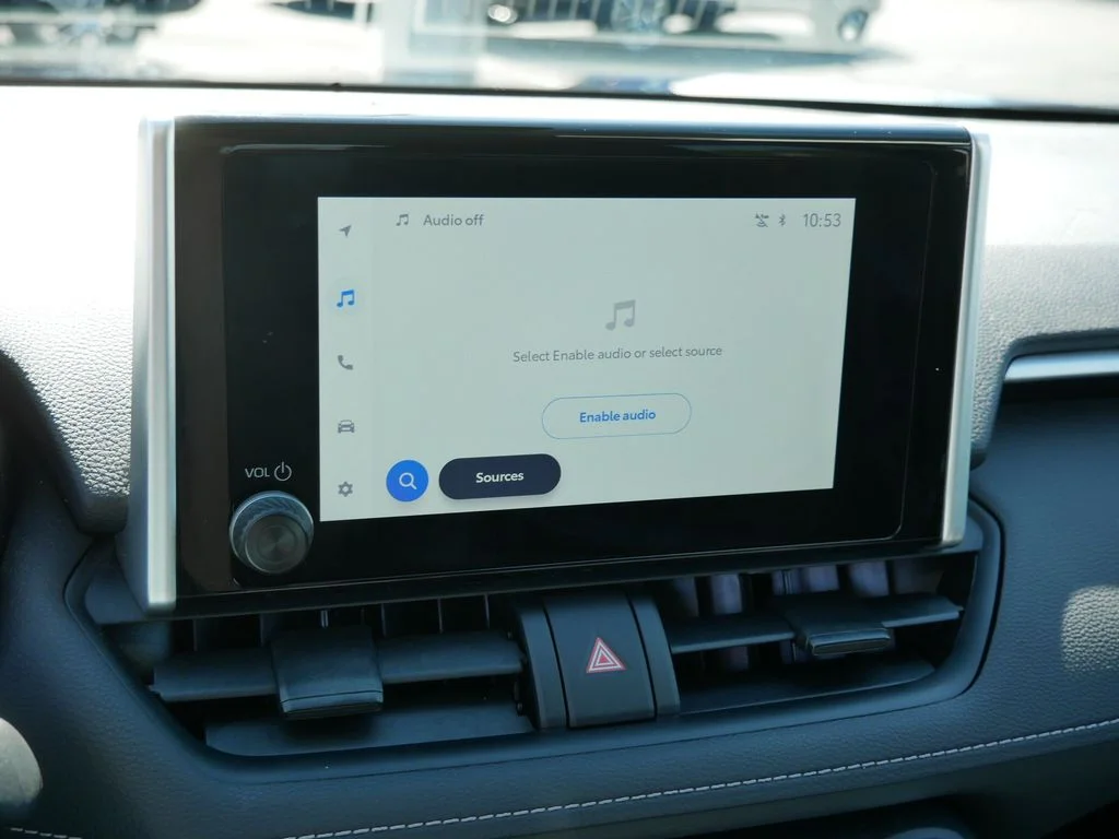 Certified Used 2025  Toyota XLE image 17