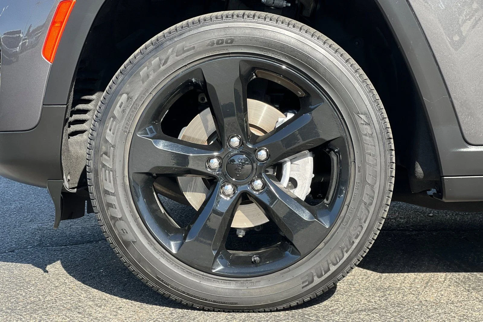 Used 2023 Gray Jeep Altitude 4x4 image 37