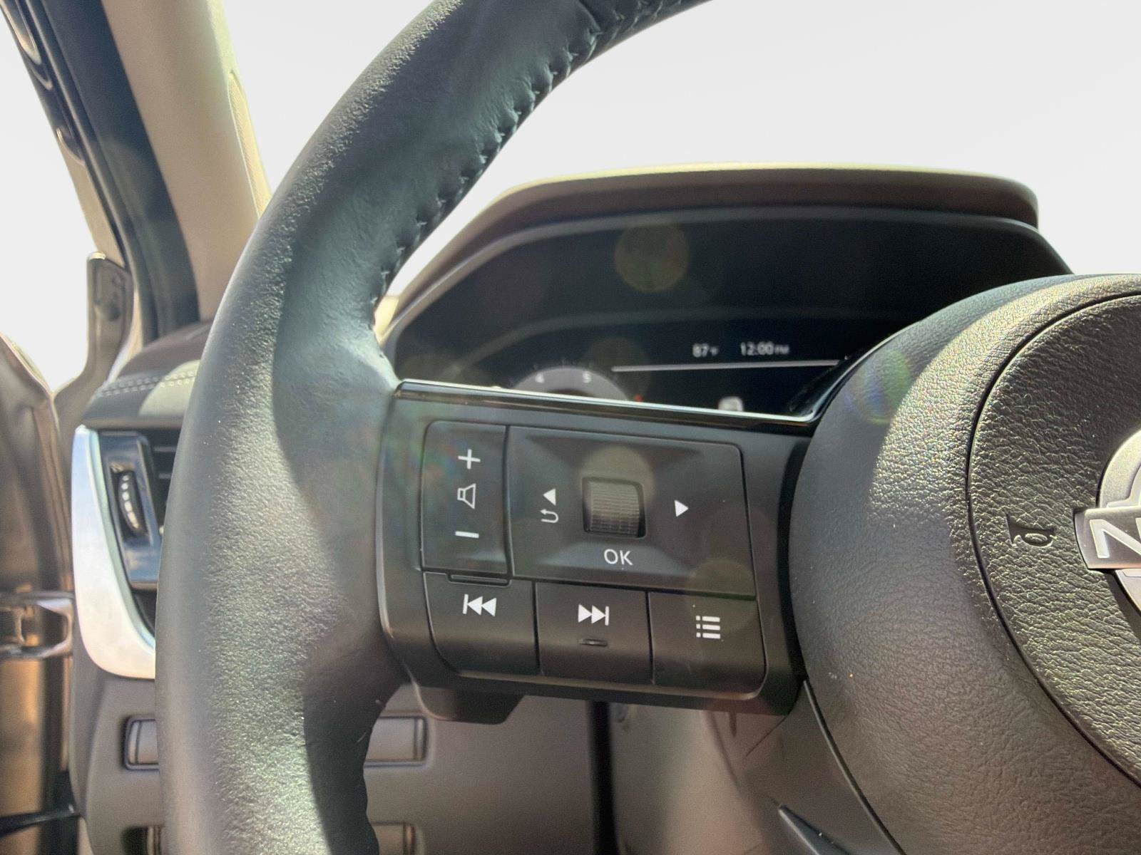 Used 2023 Champagne Silver Metallic/Super Black Nissan Platinum image 27