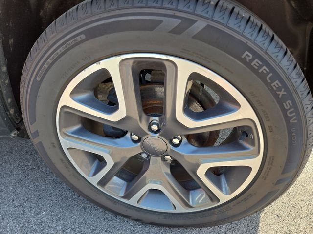Used 2017 Red Jeep Latitude image 29
