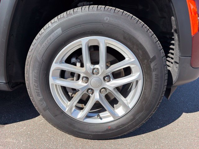 Used 2025 Velvet Red Pearlcoat Jeep Laredo X image 19