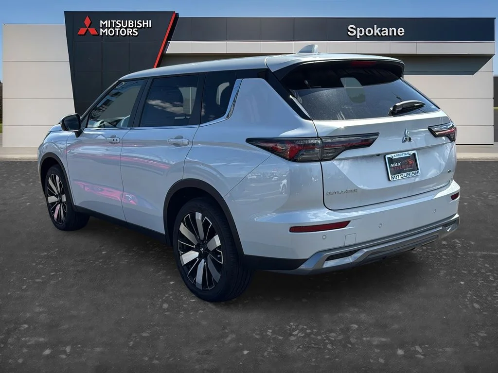 New 2026 White Diamond Mitsubishi LE image 5