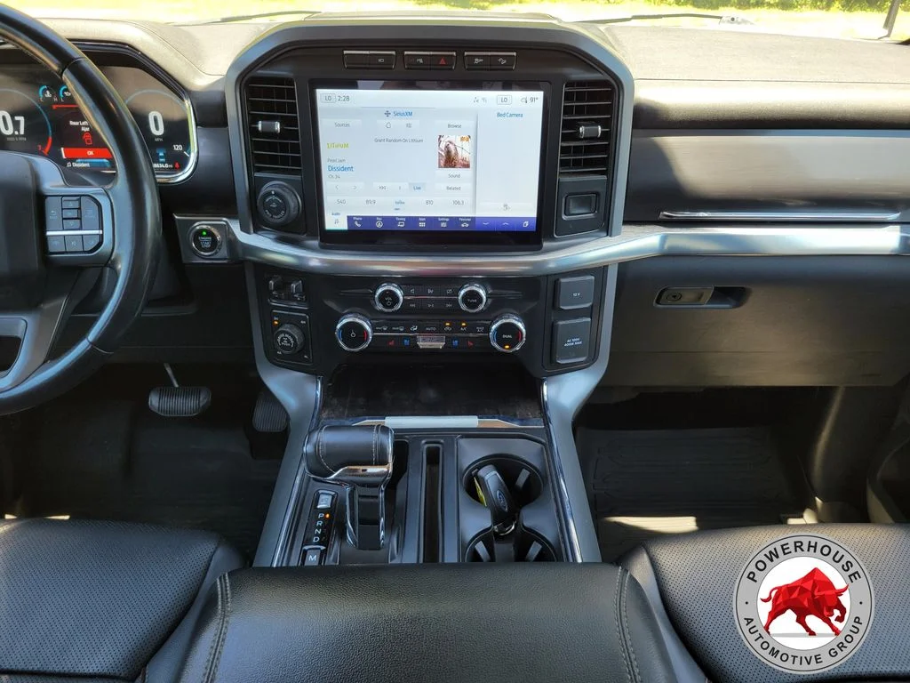 Used 2022  Ford Lariat image 19
