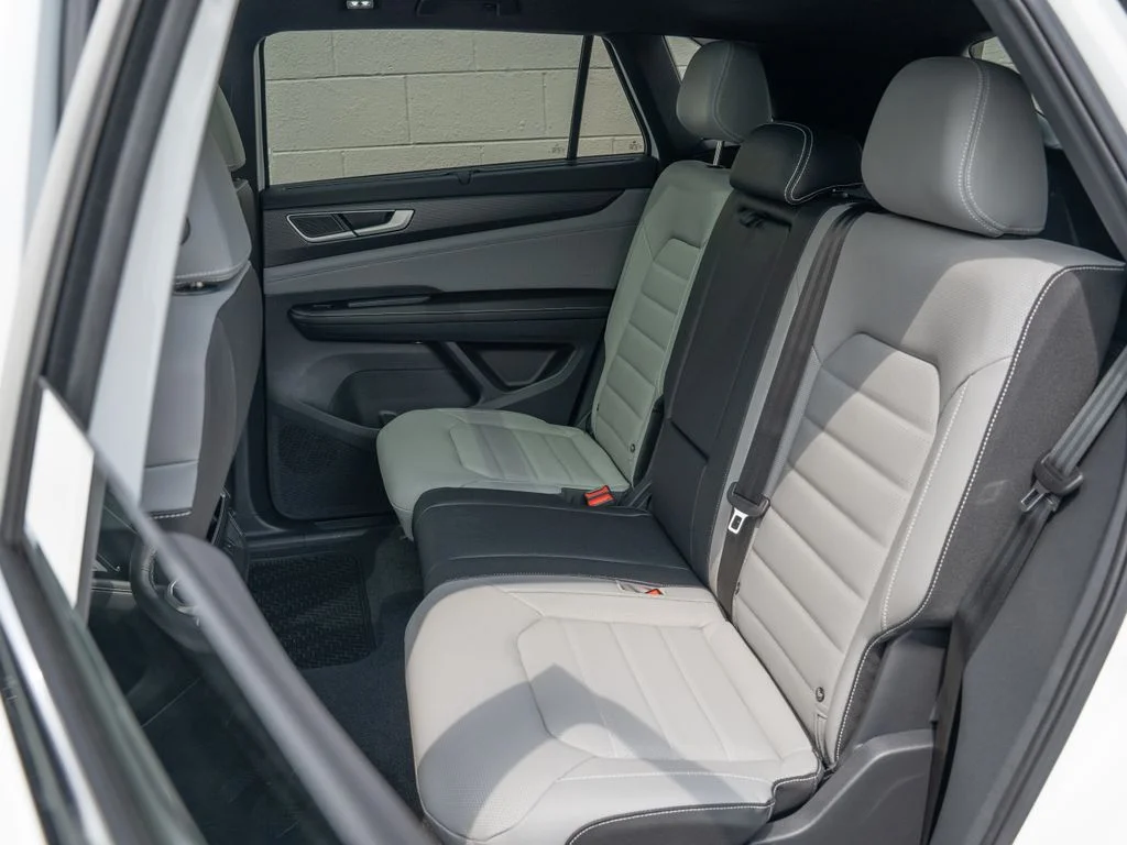New 2026 White Volkswagen 2.0T SEL image 9
