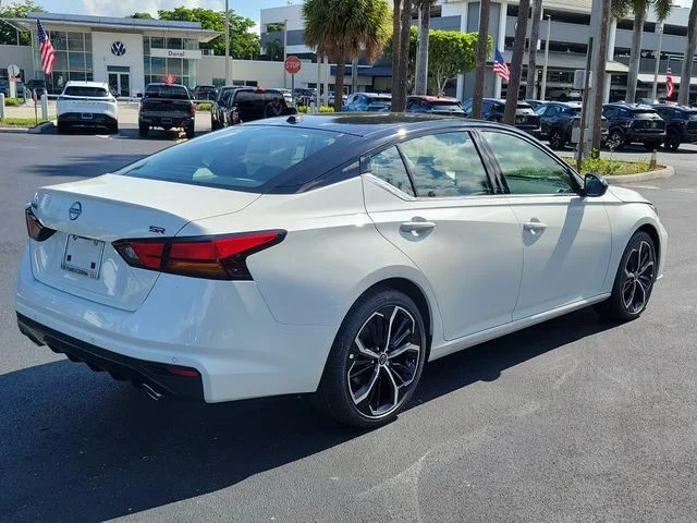 New 2026 Pearl White TriCoat / Super Black Two-tone Nissan SR image 4