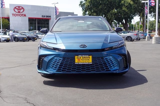 New 2026 Ocean Gem with Midnight Black Metallic roof <sup>1</sup> Toyota  XSE image 3