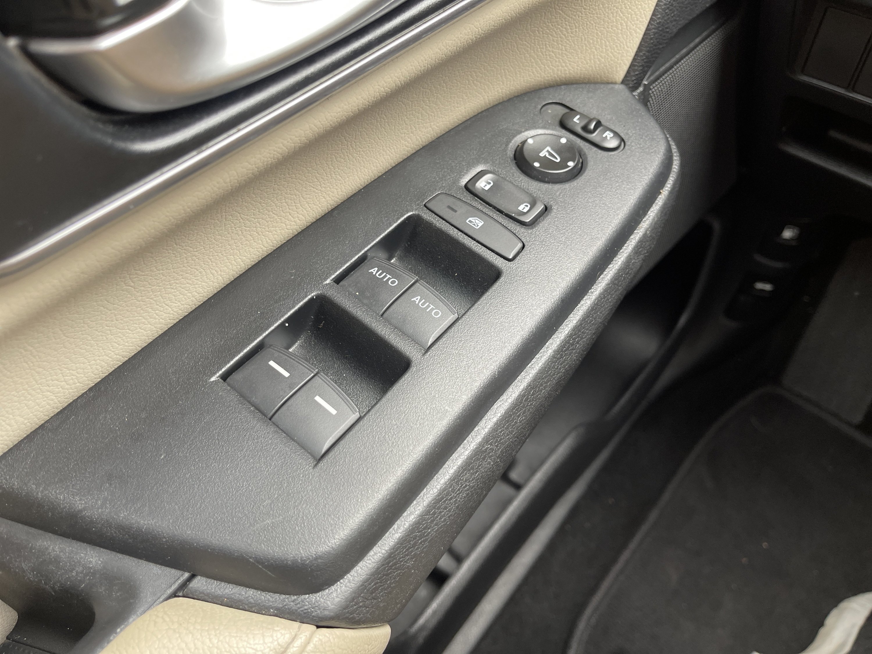 Used 2019 Platinum White Pearl Honda EX-L image 19