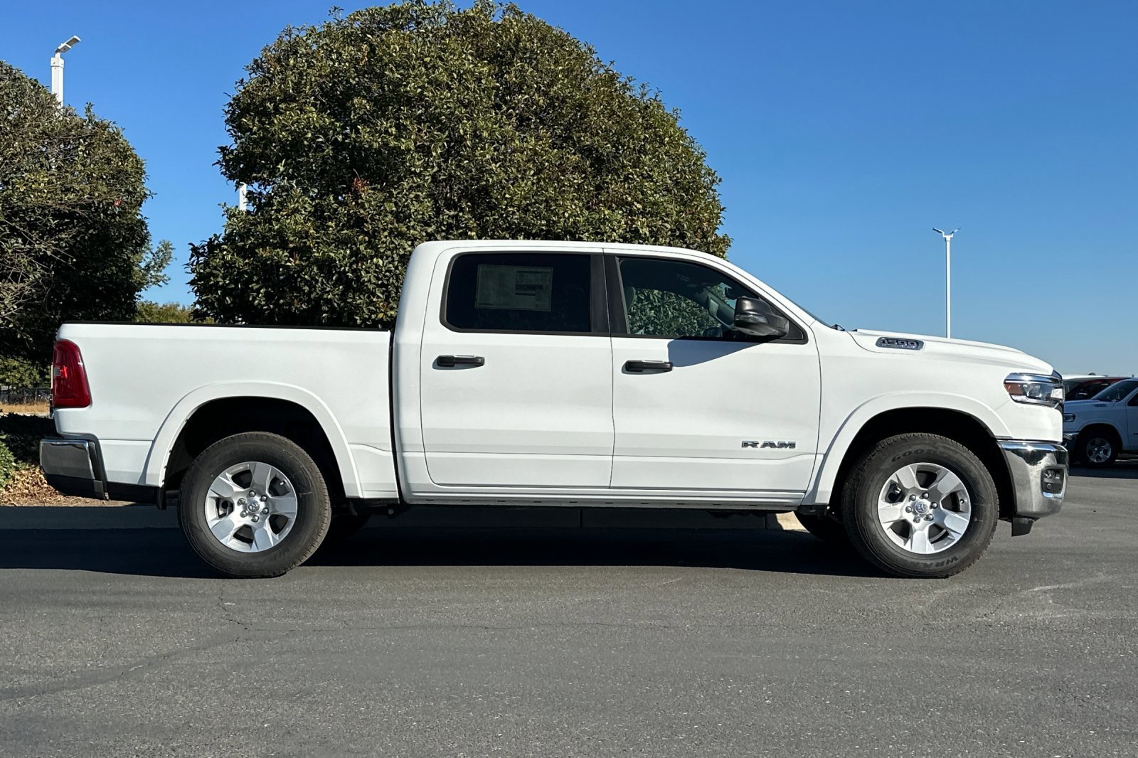 New 2026 Bright White Clear-Coat Exterior Paint RAM Big Horn/Lone Star image 3