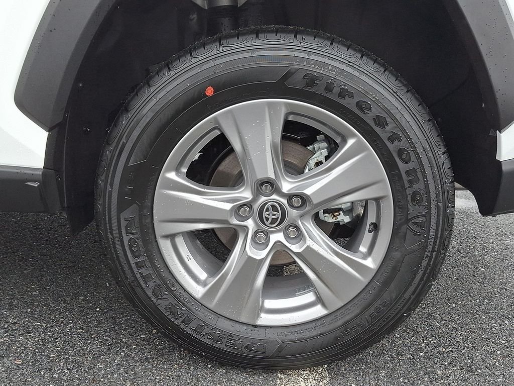 2025 Toyota RAV4 XLE - Photo 19