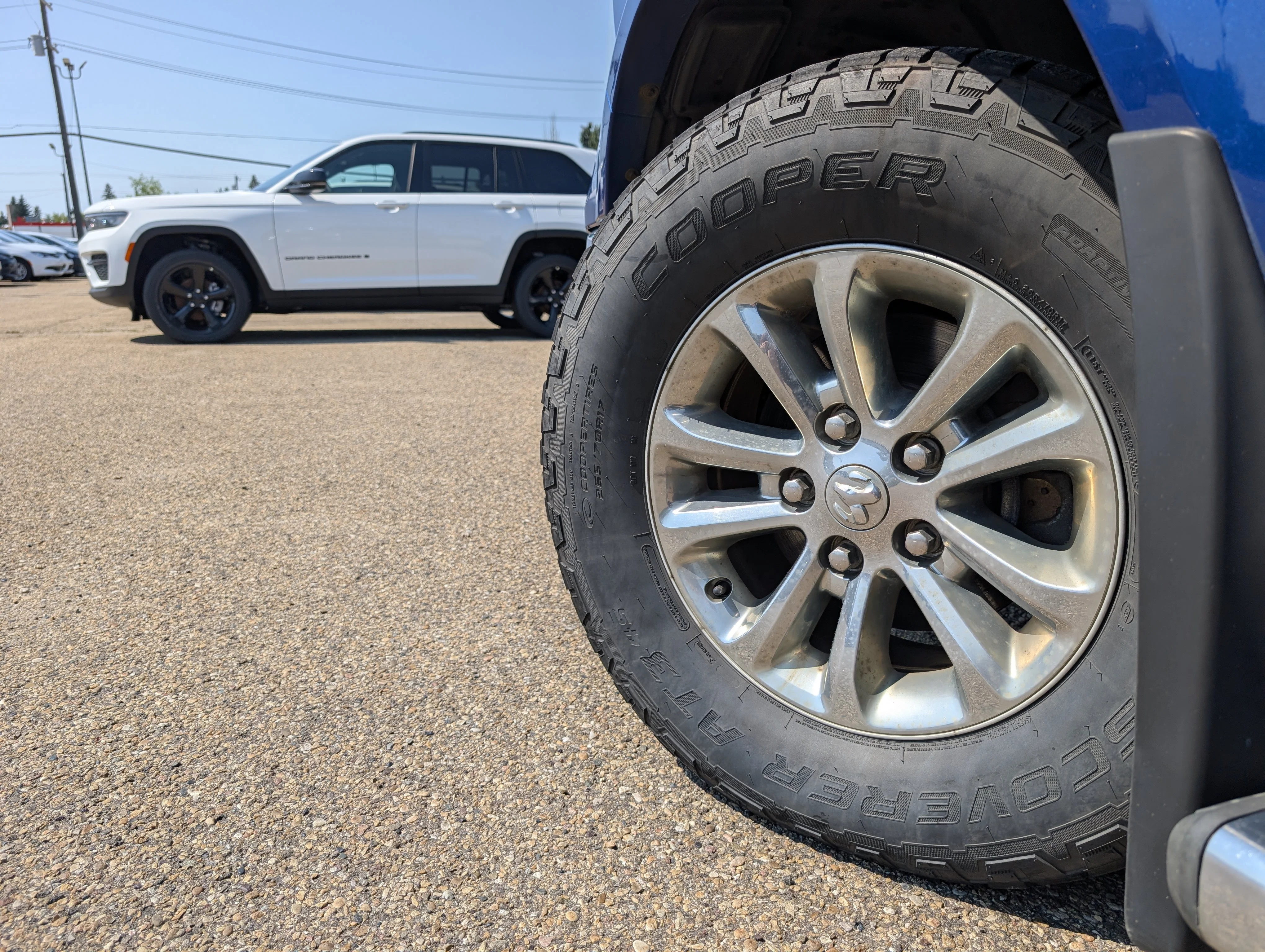 Used 2016 Blue Streak Pearl Ram Laramie image 12