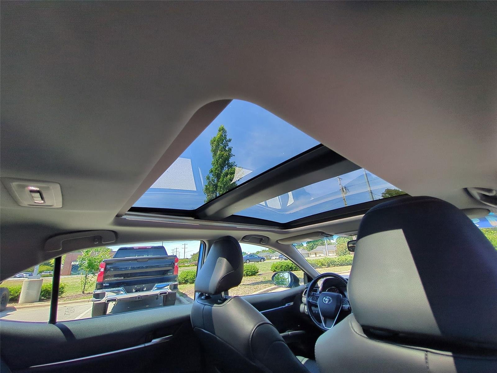 Used 2019 Blue Streak/Midnight Black Metallic Toyota XSE image 37
