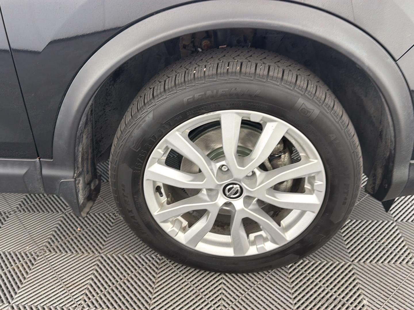 Used 2022 Magnetic Black Pearl Nissan SV image 13