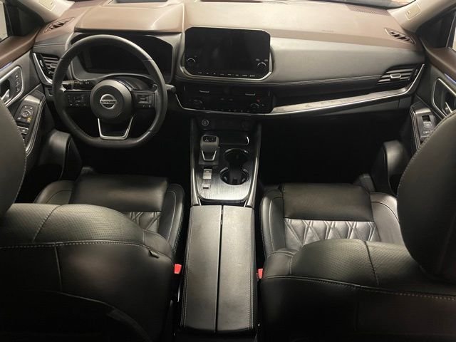 Used 2021 Orange Nissan Platinum image 16