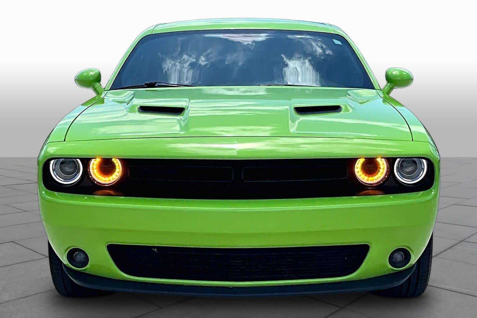 Used 2023 Sublime Metallic Clearcoat Dodge SXT image 4