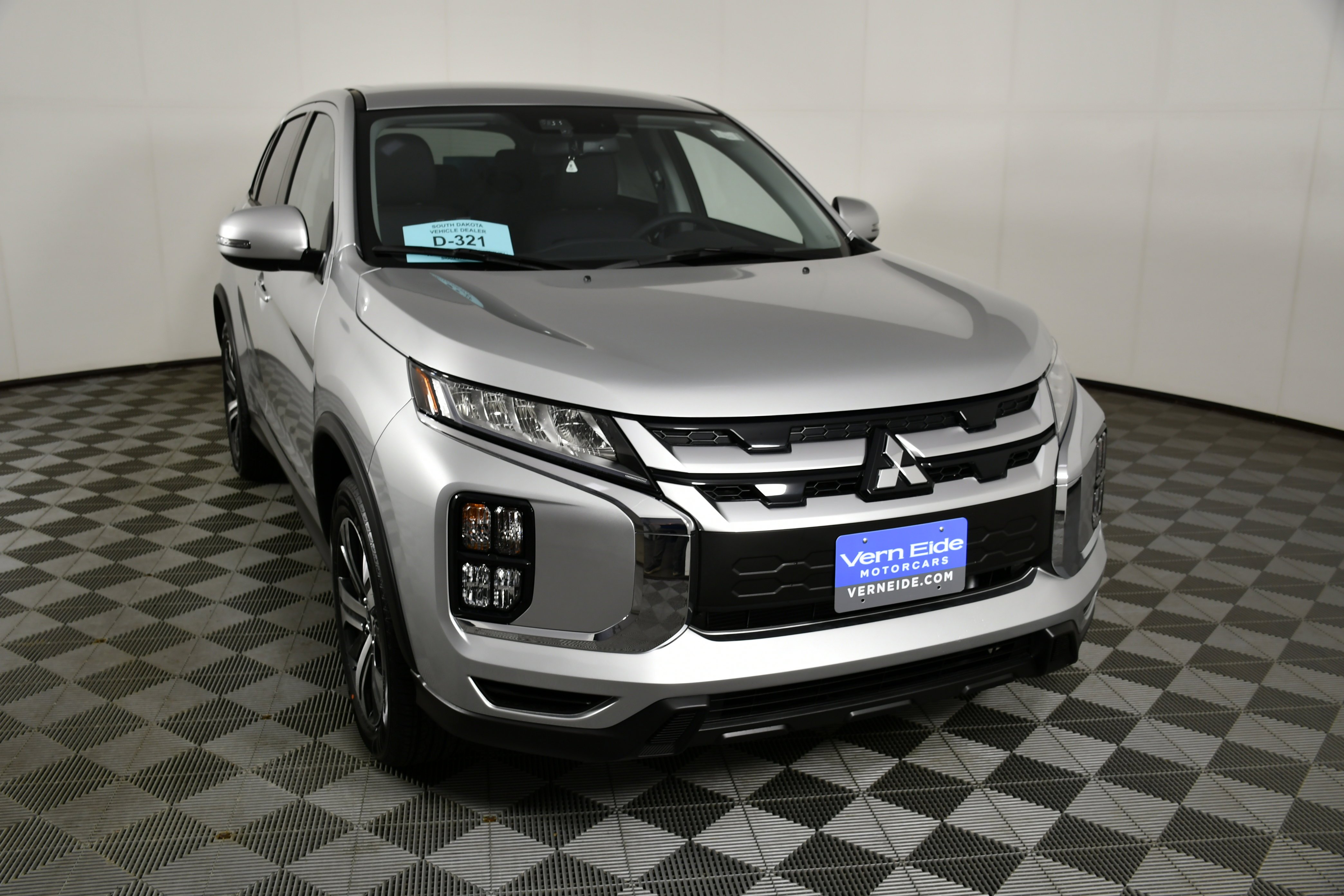 New 2026 Alloy Silver Metallic Mitsubishi SE image 3