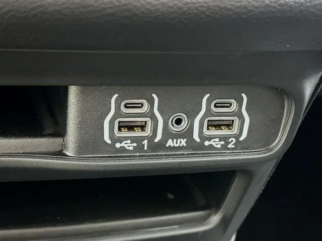 Certified Pre-Owned 2025 Chrysler Pacifica Select