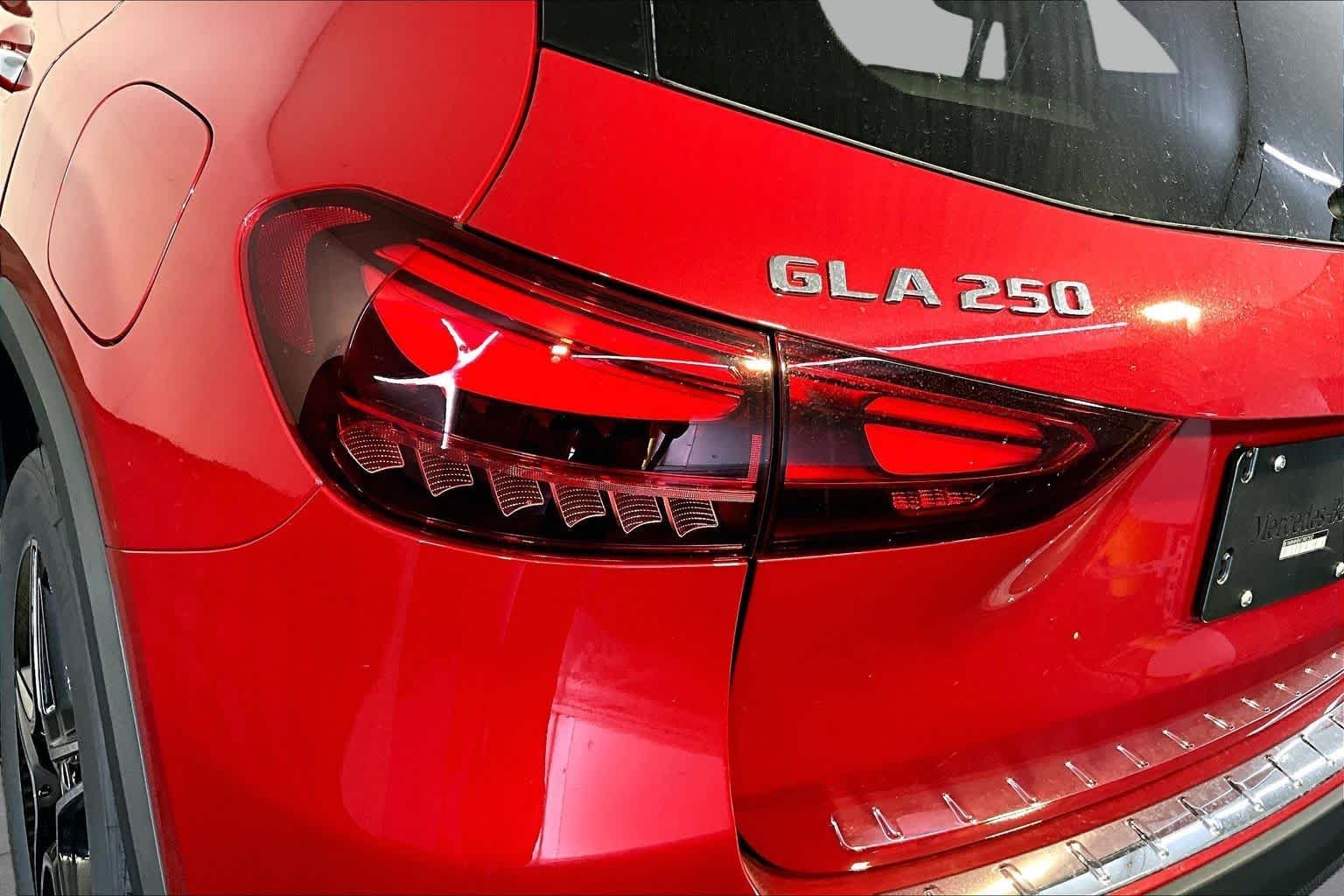 New 2026 MANUFAKTUR Patagonia Red Metallic Mercedes-Benz GLA 250 image 5
