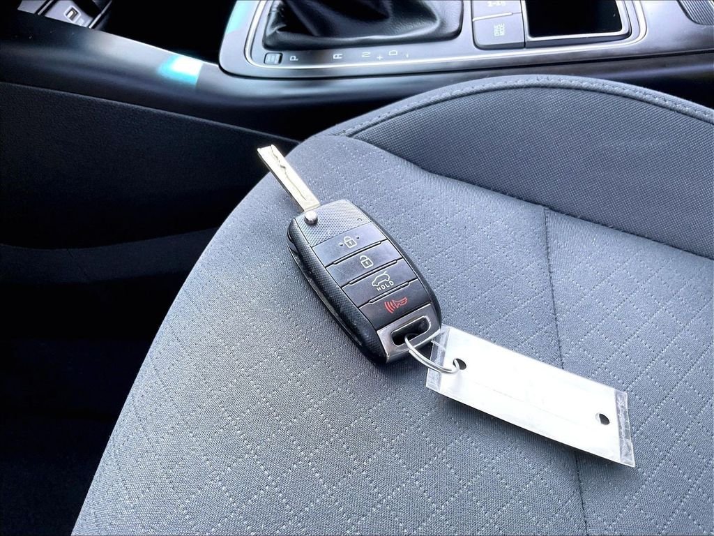 Used 2019 White Kia LX image 30