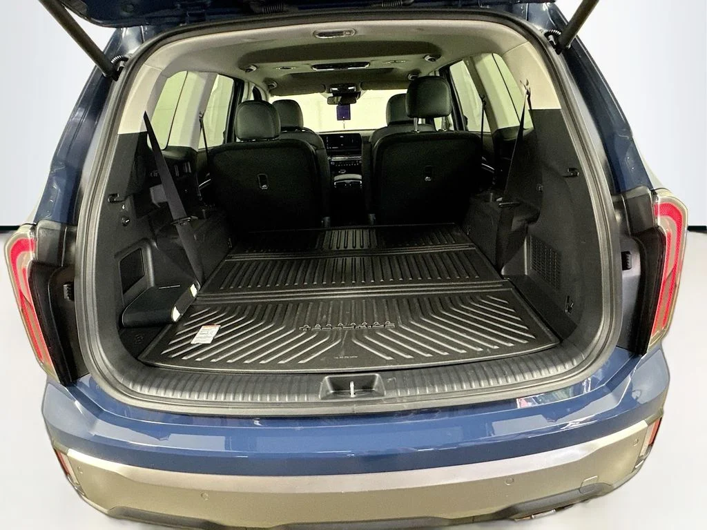 Used 2025 Black Kia EX image 32