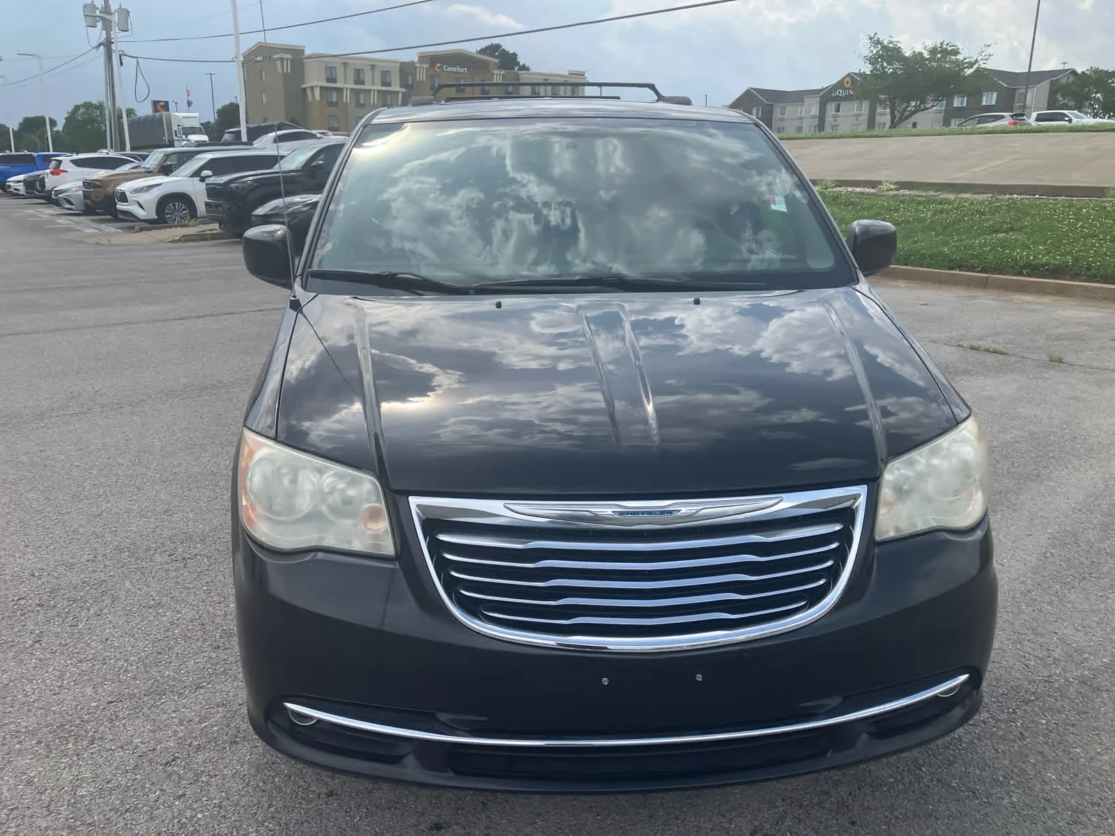 Used 2013 Brilliant Black Crystal Pearl Chrysler Touring image 2