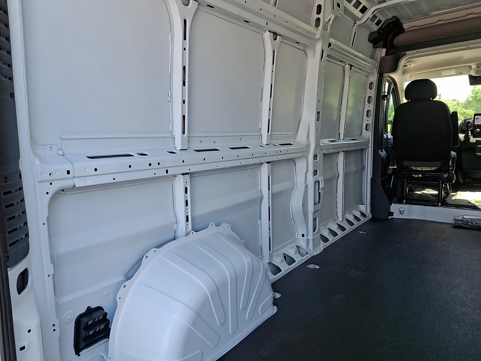 New 2026 Bright White Clear-Coat Exterior Paint RAM High Roof image 11