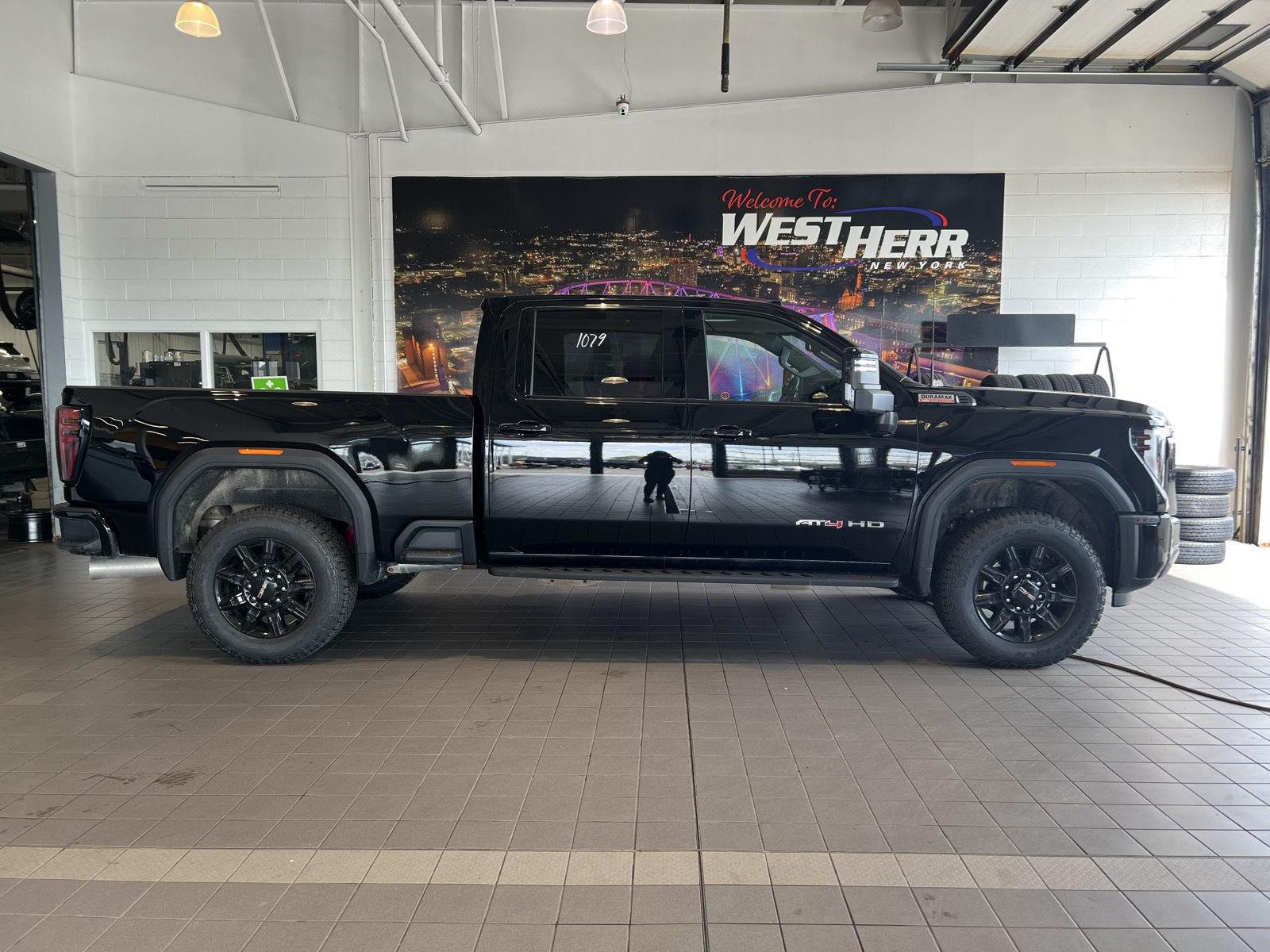 Used 2025 Onyx Black GMC AT4 image 9