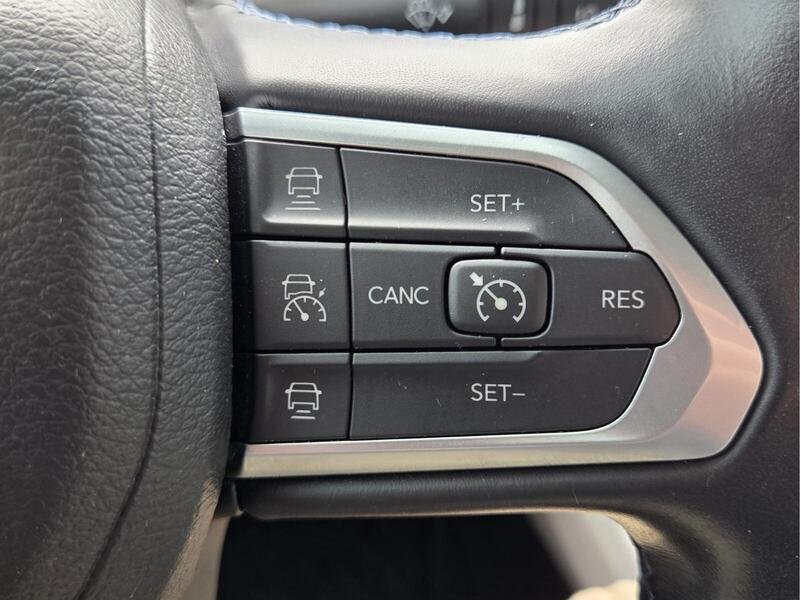 Used 2022 Crystal Metallic JEEP LATITUDE 4X4 image 32
