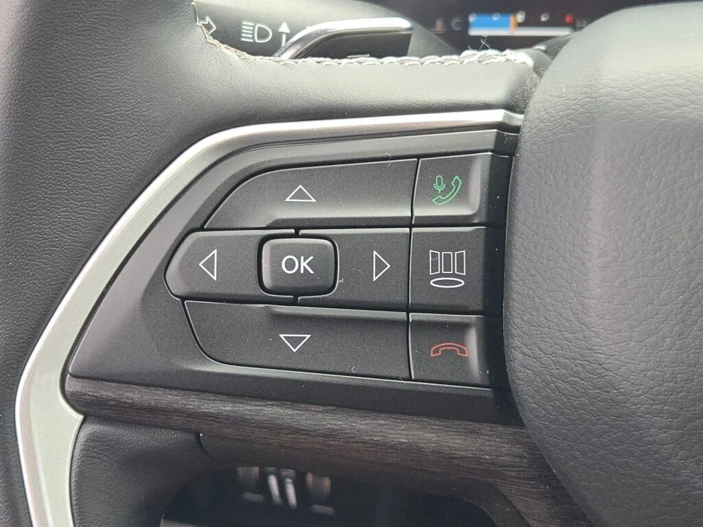 Used 2021 Silver Jeep Limited image 30