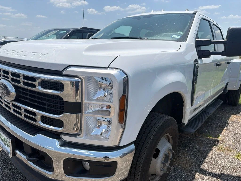 Used 2025 White Ford XLT image 2