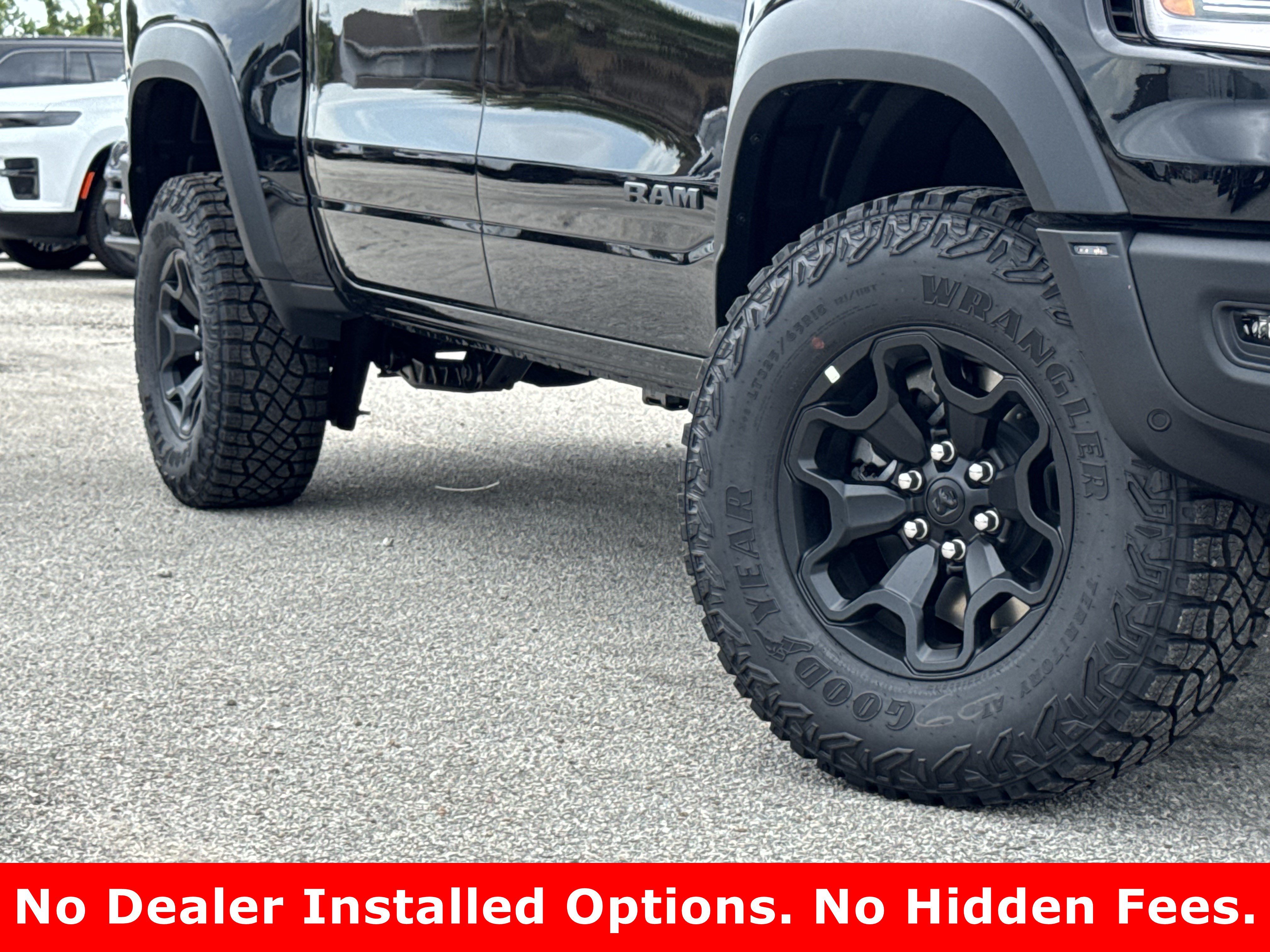 New 2026 Diamond Black Crystal Pearl-Coat Exterior Paint RAM RHO image 3