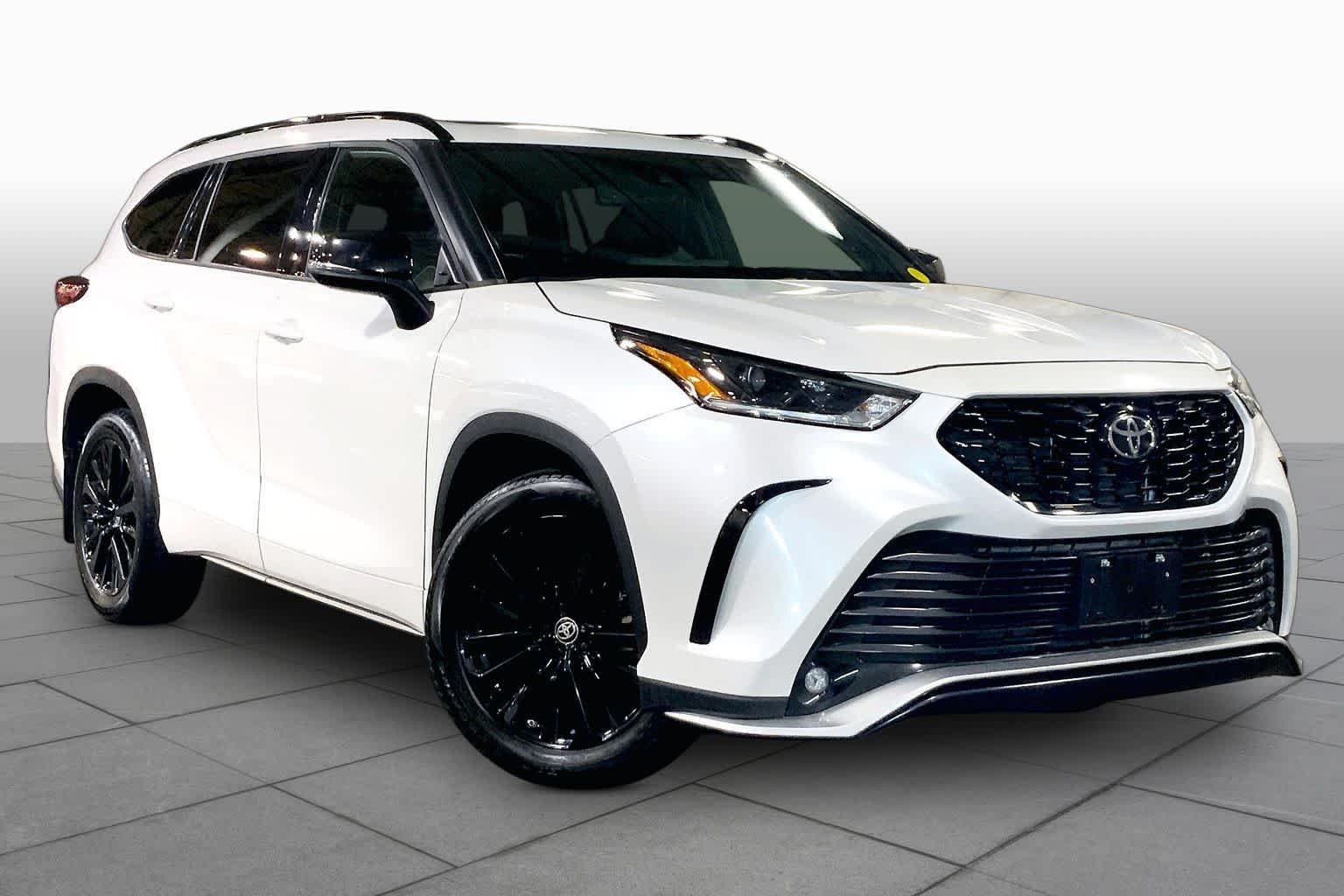 Used 2023 Wind Chill Pearl Toyota XSE image 3