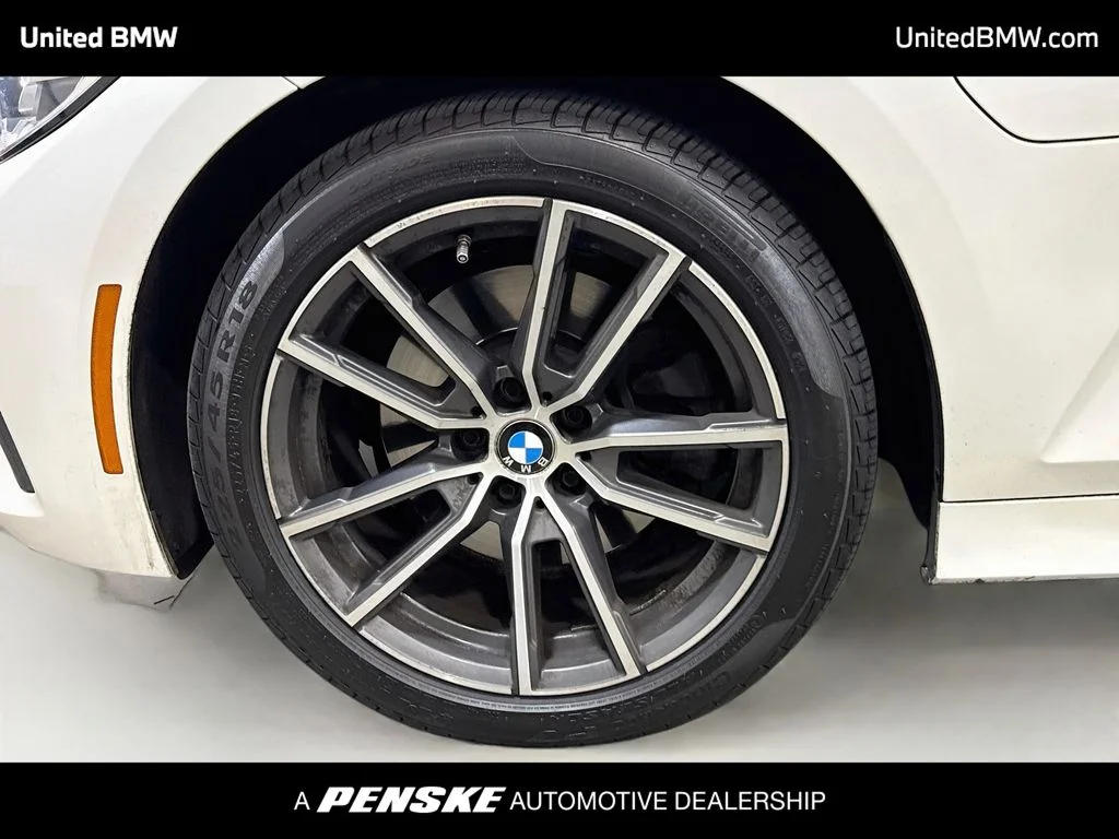 2021 BMW 3 Series 330e - Photo 9