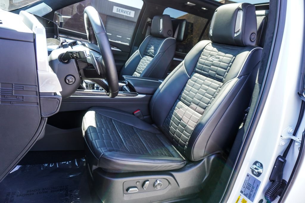 Used 2025 White Cadillac V-Series image 6