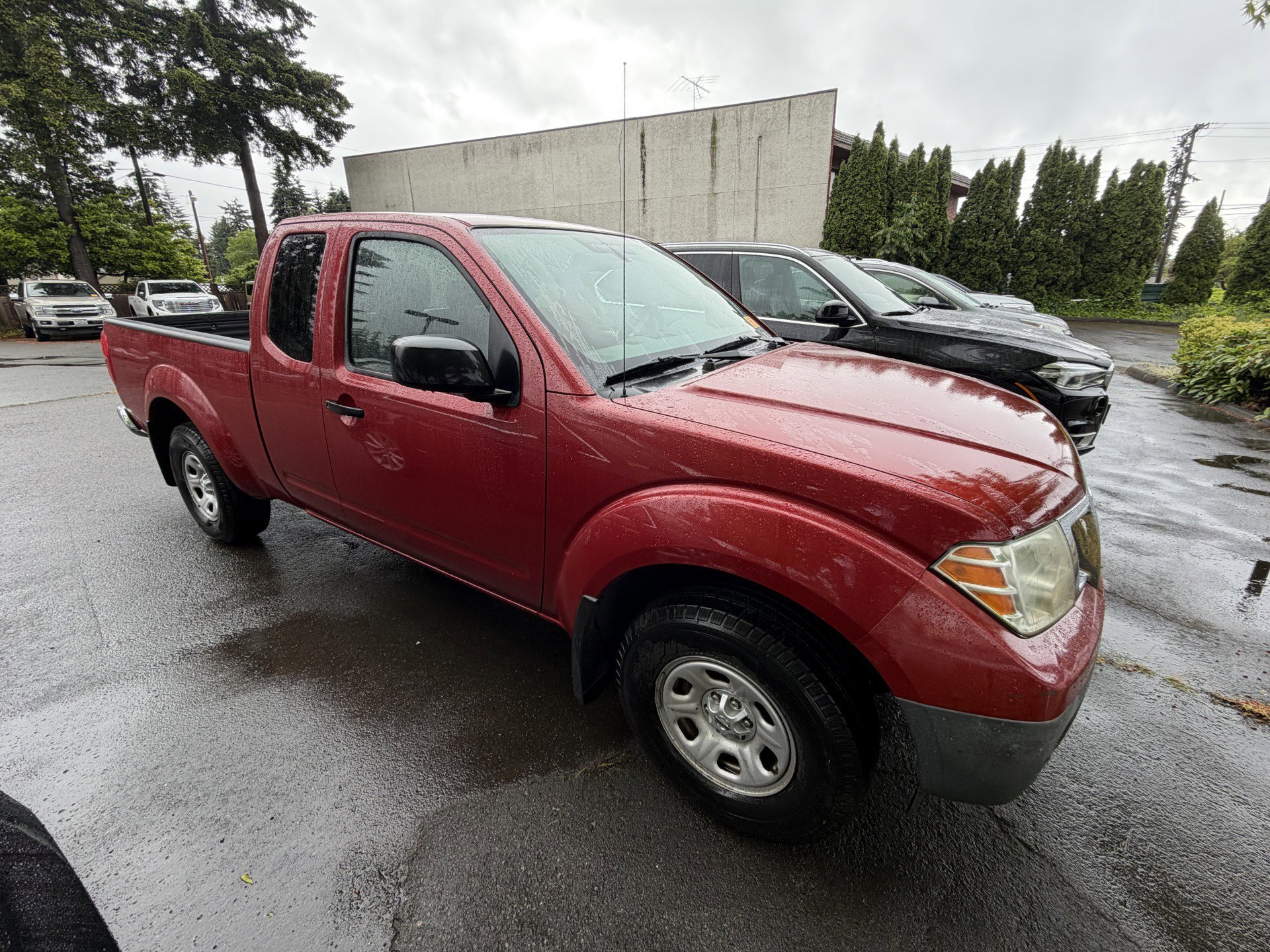 Used 2010  Nissan XE image 1