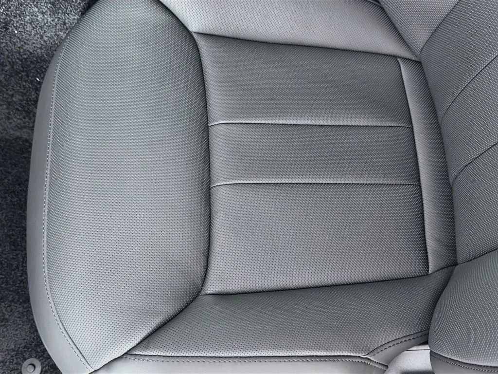 New 2026 Fuji White Land Rover SE image 20