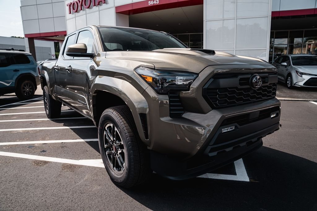 Used 2018 Magnetic Gray Metallic Toyota SR5 image 10