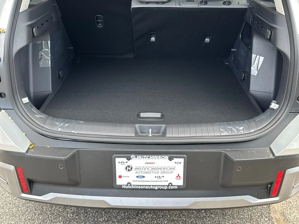 New 2027 Ivory Silver Kia EX image 18
