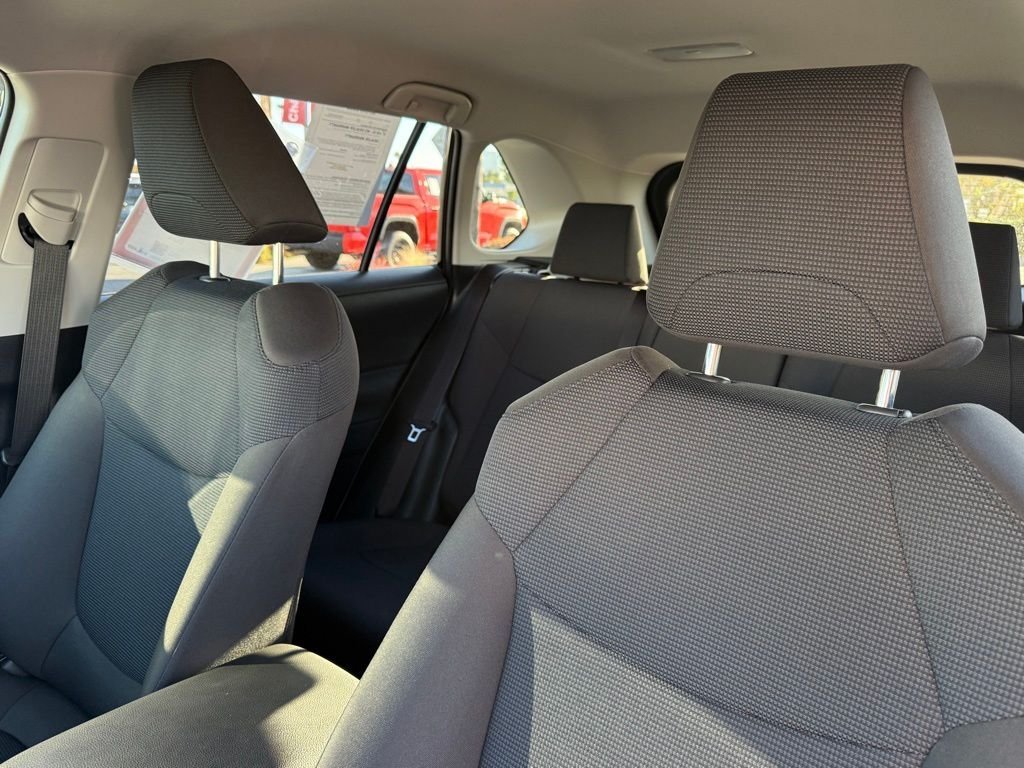 2025 Toyota RAV4 LE - Photo 20
