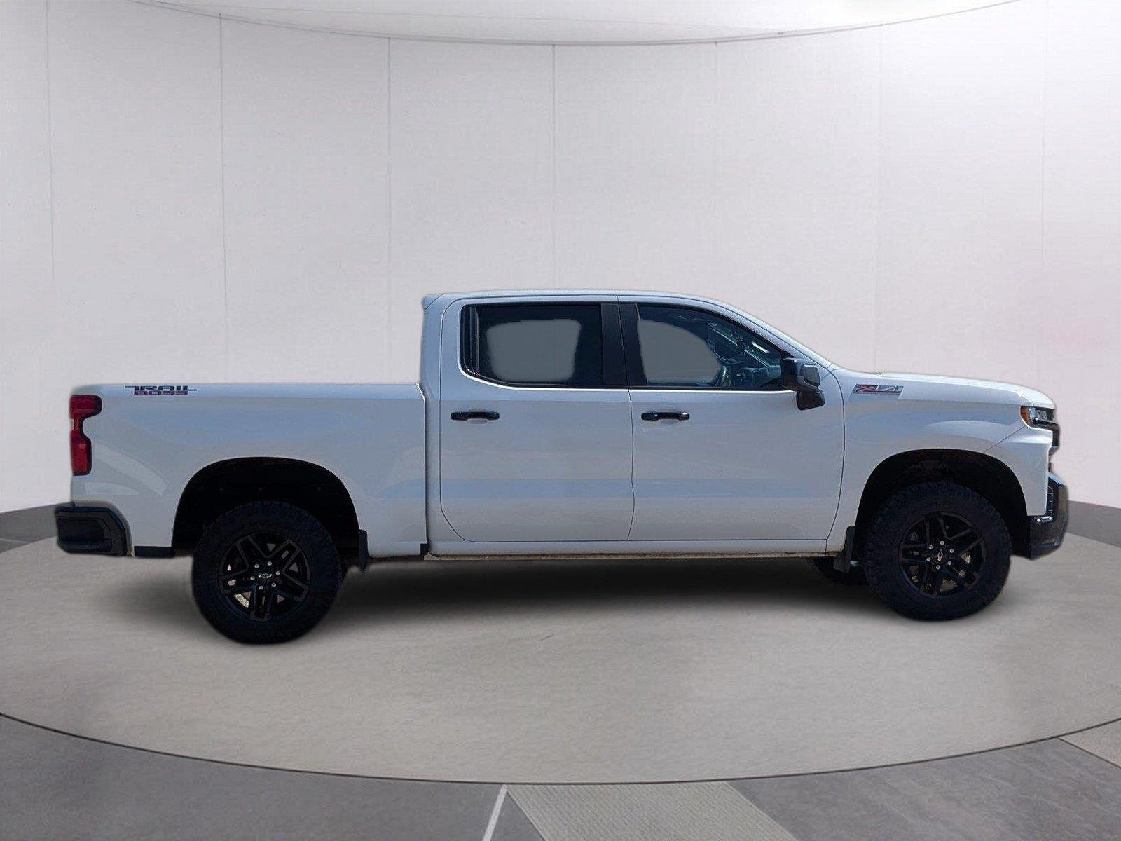 Used 2020 SUMMIT WHITE Chevrolet LT Trail Boss image 8