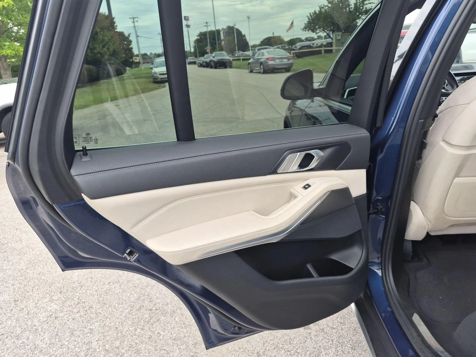 Used 2023 BLUE BMW  image 30