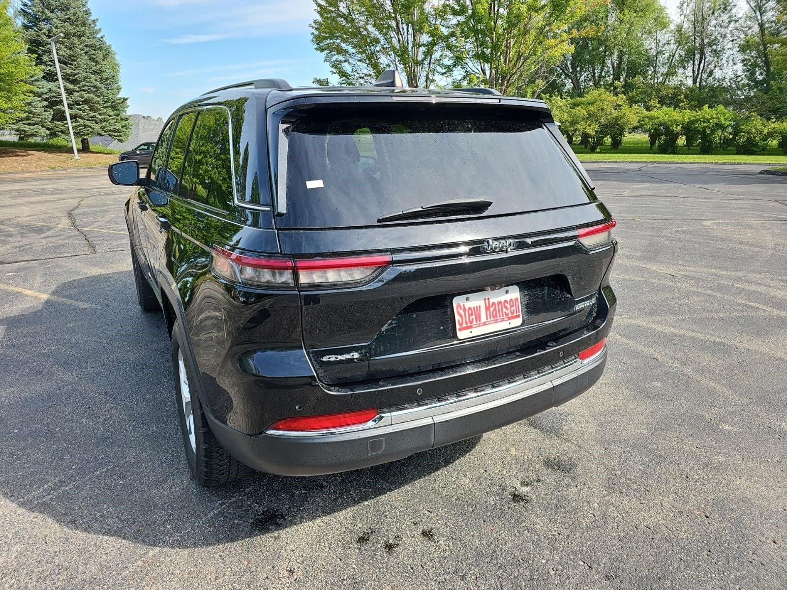 Certified Used 2023 Diamond Black Crystal Pearlcoat Jeep Laredo image 3