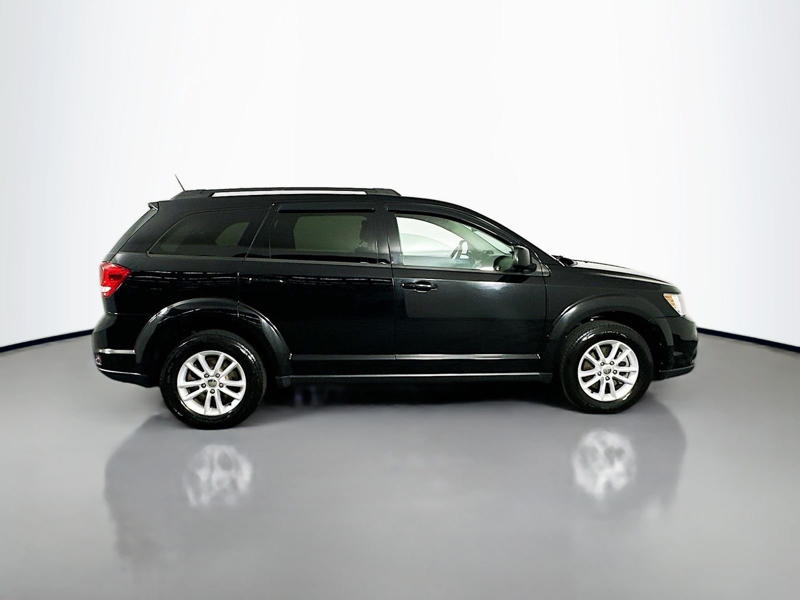 Used 2016 Pitch Black Clearcoat Dodge SXT image 8