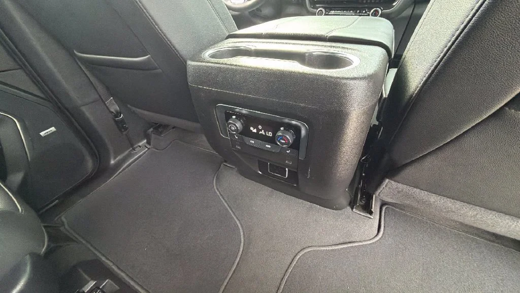 2025 Chevrolet Suburban Premier - Photo 34