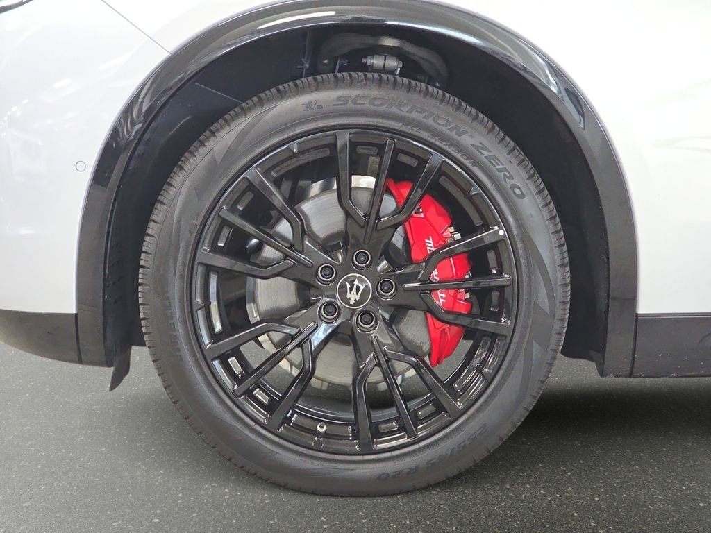 Used 2025 Bianco Maserati Modena image 32