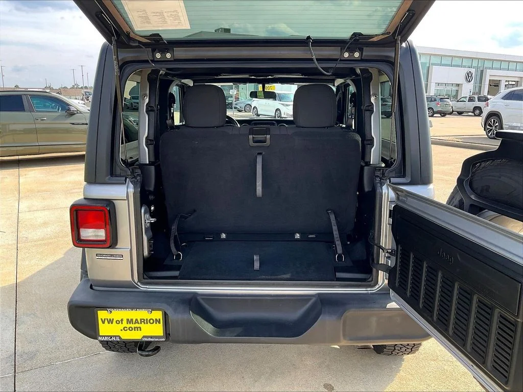 Used 2019 Silver Jeep Sport S image 15
