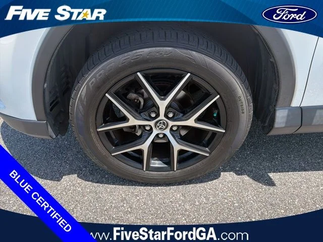 Used 2018 White Toyota SE image 8