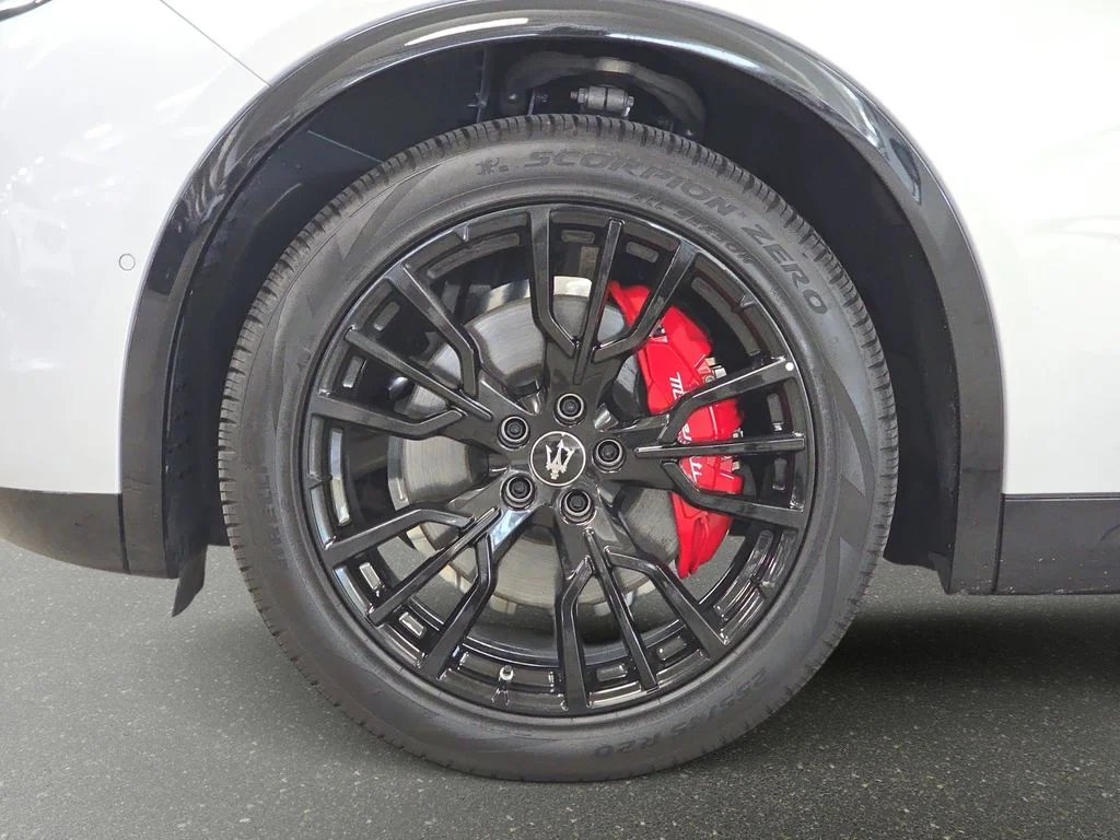 Used 2025 Bianco Maserati Modena image 32