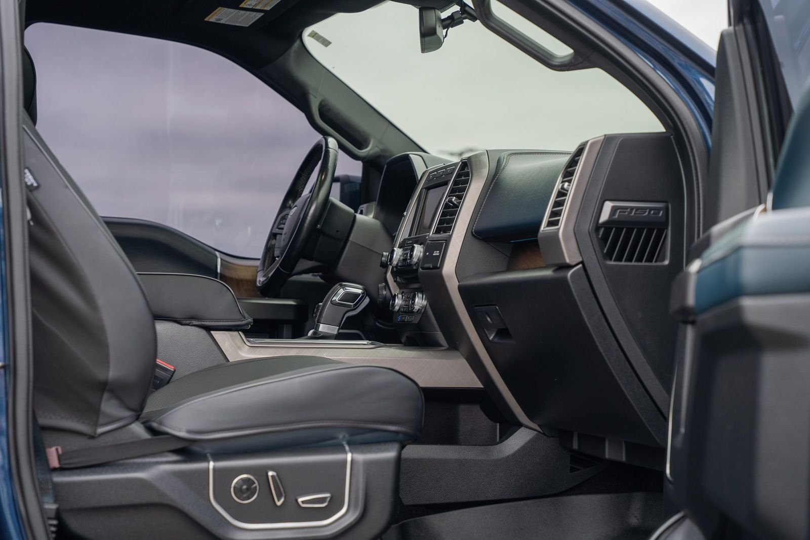 Used 2018 Blue Ford Limited image 21