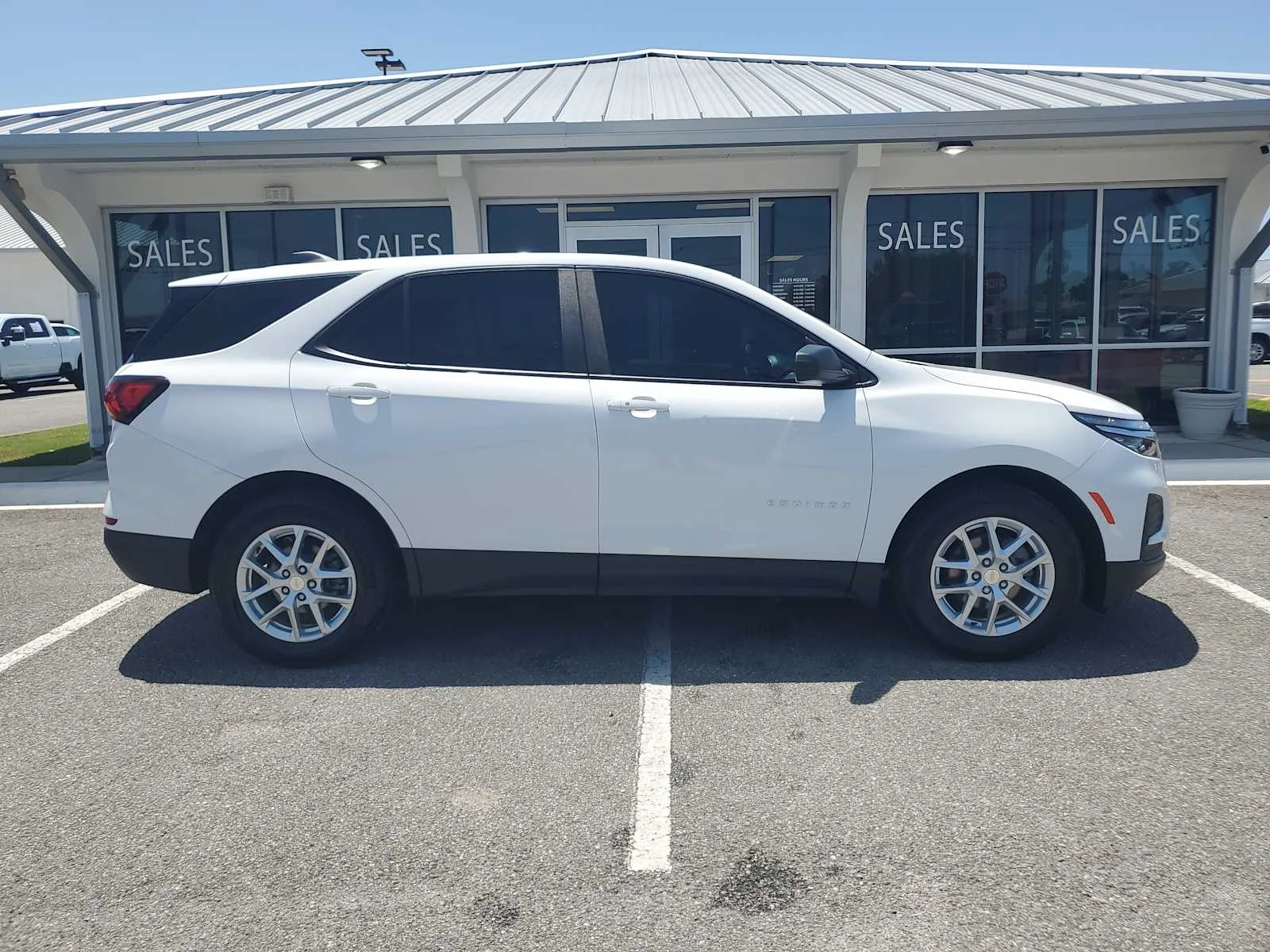 Used 2024 Summit White Chevrolet LS image 9