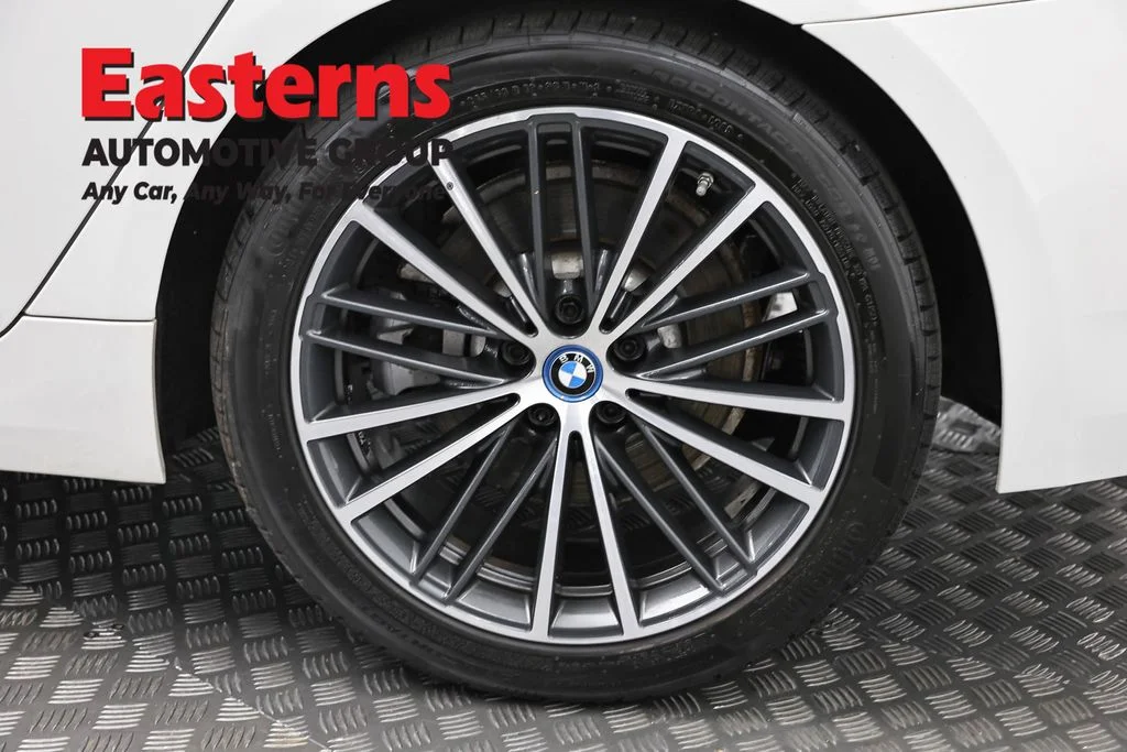 Used 2023 White BMW 530e iPerformance image 37